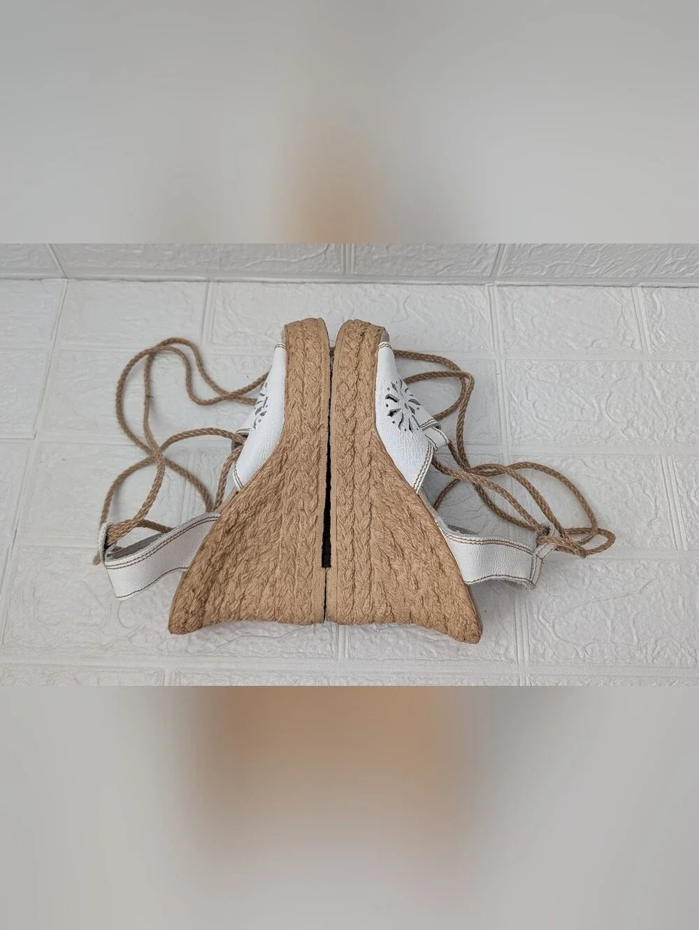 Sbicca White Laser-Cut Espadrille Rope-Wrap Wedges Woman's Sz 5M
